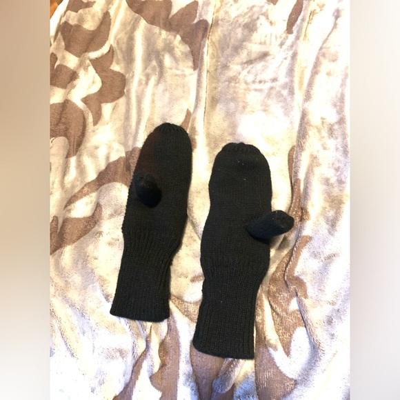 Mittens - Picture 2 of 2